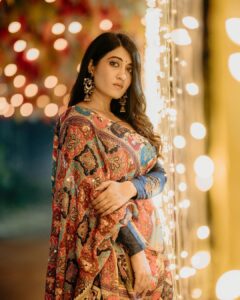 Denisha Ghumra Instagram - Tara re naam no 🌸
.
Captured - Team @shutter_eye_pictures 
Jewellery - @thejewelstudiio 
.
#navratri2023 #ahmedabadnavratri #denishaghumra