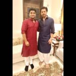 Devi Sri Prasad Instagram - Happiest MUSICAL BIRTHDAY to our Dearest #PATHAAN #JAWAN #KingKHAN dearest @iamsrk sirr 🎶🎂❤️🎂🎶🎂❤️🎶 Keep entertaining us always with ur Charm, Charisma, Warmth, Wit & Knowledge Sir !!!! It was so lovely meeting U n Thanku for all those lovely compliments for d Music of #Pushpa 🙏🏻 May Allah always bless U with the Best sirr !! 🙏🏻❤️🎶 #HBDShahRukhKhan @poojadadlani02 @redchilliesent