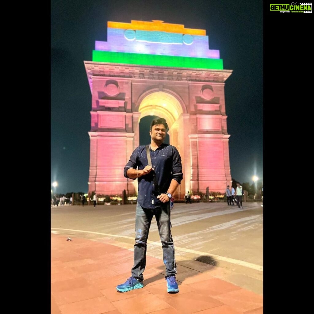 Devi Sri Prasad Instagram - Arrived in DELHI for the #69thNationalFilmAwards thats going to take place tomorrow.. Got my Mother #Siromani Garu along, for her to enjoy the moment of happiness !! & my brother @sagar_singer who has always been there throughout my journey😍 And ThankU all for the Love n Blessings always 🎶🙏🏻❤ #IndiaGate 🎶🙏🏻❤