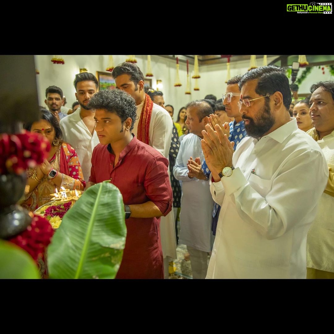 Devi Sri Prasad - 37.9K Likes - What an honour it was to be invited to the residence of the Honourable CM of MAHARASHTRA Shri.Eknath Sambhaji Shinde ji , @mieknathshinde ji for GANESH POOJA 🙏🏻
I was so delighted to meet Such a Simple down to earth Family..
Unforgettable Hospitality 🙏🏻❤️
Thank U dear Shrikant Shinde ji @drshrikantshinde for the Amazing hospitality and the Personal attention n Care you took ! That was really so sweet of You !!! 🤗
Being surrounded by the Chants and Mantras was such a Divine & Musical Experience🙏🏻🙏🏻❤️❤️🎶🎶
❤️🎶🙏🏻
#GanapathyBappaMoria
And Thank you Raju Bhai 🎶❤️🙏🏻
