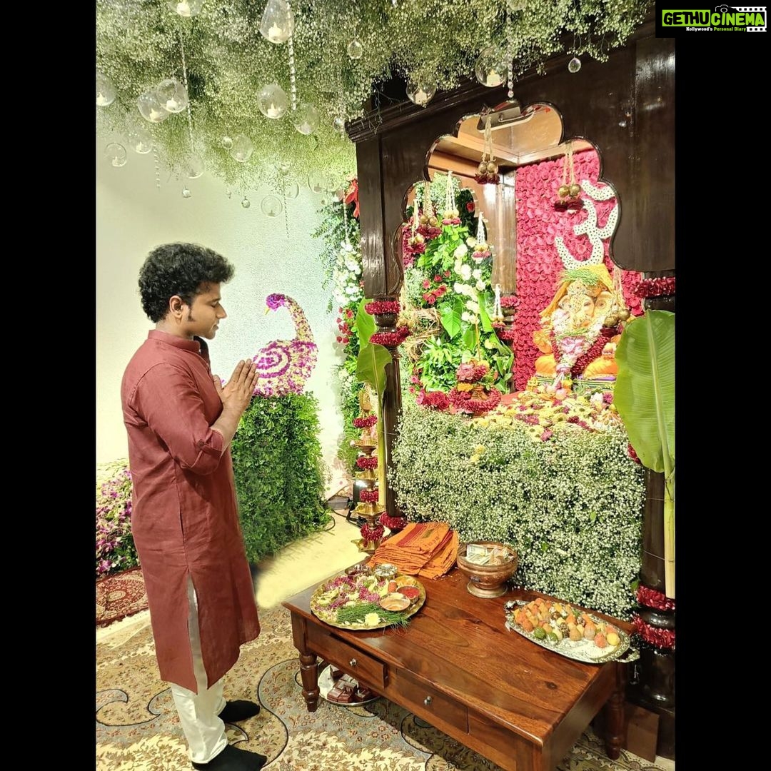 Devi Sri Prasad - 37.9K Likes - What an honour it was to be invited to the residence of the Honourable CM of MAHARASHTRA Shri.Eknath Sambhaji Shinde ji , @mieknathshinde ji for GANESH POOJA 🙏🏻
I was so delighted to meet Such a Simple down to earth Family..
Unforgettable Hospitality 🙏🏻❤️
Thank U dear Shrikant Shinde ji @drshrikantshinde for the Amazing hospitality and the Personal attention n Care you took ! That was really so sweet of You !!! 🤗
Being surrounded by the Chants and Mantras was such a Divine & Musical Experience🙏🏻🙏🏻❤️❤️🎶🎶
❤️🎶🙏🏻
#GanapathyBappaMoria
And Thank you Raju Bhai 🎶❤️🙏🏻