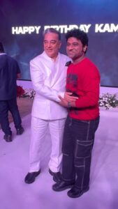 Devi Sri Prasad Instagram - HAPPPIEST MUSICAL BDAY to the LEGEND , ULAGANAYAGAN KAMAL HASSAN @ikamalhaasan SIR ❤️❤️🤗🤗🎶🎶🙏🏻🙏🏻🎂🎂 The SMILE that you give everytime we meet and the WARM HUG & LOVE that U give from the Bottom of your heart is a True Blessing to me sir !! 🎶🤗❤️🙏🏻 Wishing U the Bestest of Health , Wealth , Success & Happiness always dearest Sir ! ❤️🎶 Love You Always sir !! THANKYOU for all that You Teach Us Sir 🙏🏻🙏🏻 And ThankU for the Awesome & Memorable Party last night sir 🕺🎶🕺 #hbdkamalhaasan ❤️🎂