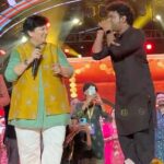 Devi Sri Prasad Instagram - HAPPY MUSICAL DUSSERA to All 🎶🙏🏻🎶 What is more Joyful than Celebrating DUSSERA with the QUEEN of GARBA @falgunipathak12 ji herself !!! 🎶🙏🏻 Had a great time at ur Show in MUMBAI mam.. Thaank You 🎶🙏🏻🎶 Keep Entertaining us always with ur Soulful Music !! 🎶 #HappyDussera Thank You 🙏🏻 @showglitznavratri @showglitzevents