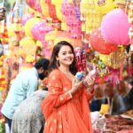 Devoleena Bhattacharjee Instagram - Lets make an effort to make their Diwali also a happier one #vocalforlocal 🥰❤️🙏🏻 Wearing - @janasyaclothing Hair & Make up - @makeup_by__shraddha Clicked by @fashion_btphotography #diwalishopping #localmarket #diya #lights #festivaloflights #festivalofthearts #devoleena #letscelebratelife #vocalforlocal Mumbai, Maharashtra