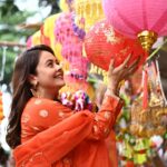 Devoleena Bhattacharjee Instagram - Lets make an effort to make their Diwali also a happier one #vocalforlocal 🥰❤️🙏🏻 Wearing - @janasyaclothing Hair & Make up - @makeup_by__shraddha Clicked by @fashion_btphotography #diwalishopping #localmarket #diya #lights #festivaloflights #festivalofthearts #devoleena #letscelebratelife #vocalforlocal Mumbai, Maharashtra