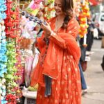 Devoleena Bhattacharjee Instagram - Lets make an effort to make their Diwali also a happier one #vocalforlocal 🥰❤️🙏🏻 Wearing - @janasyaclothing Hair & Make up - @makeup_by__shraddha Clicked by @fashion_btphotography #diwalishopping #localmarket #diya #lights #festivaloflights #festivalofthearts #devoleena #letscelebratelife #vocalforlocal Mumbai, Maharashtra
