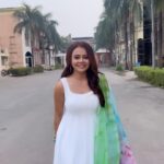 Devoleena Bhattacharjee Instagram - 🌷🌷🌷 #devoleena #trendingsongs #reelitfeelit Mumbai, Maharashtra