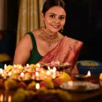 Devoleena Bhattacharjee Instagram - Shudh Desi Vibe 🌷✨ #devoleena #desivibes #diwalispecial #ethnic #sareeaddict Mumbai, Maharashtra