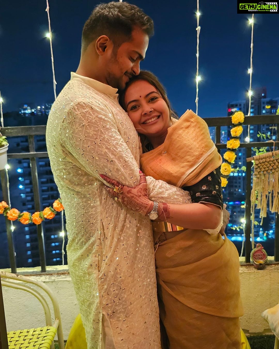 Devoleena Bhattacharjee Instagram - And indeed its A very happy Diwali. Once again Happy Deepavali everyone. 🪔❤️🪔 #diwali2023 #family #friends #diwaliparty #festivevibes #celebratinglife #devoleena #happydiwali #nightfulloflight Mumbai, Maharashtra