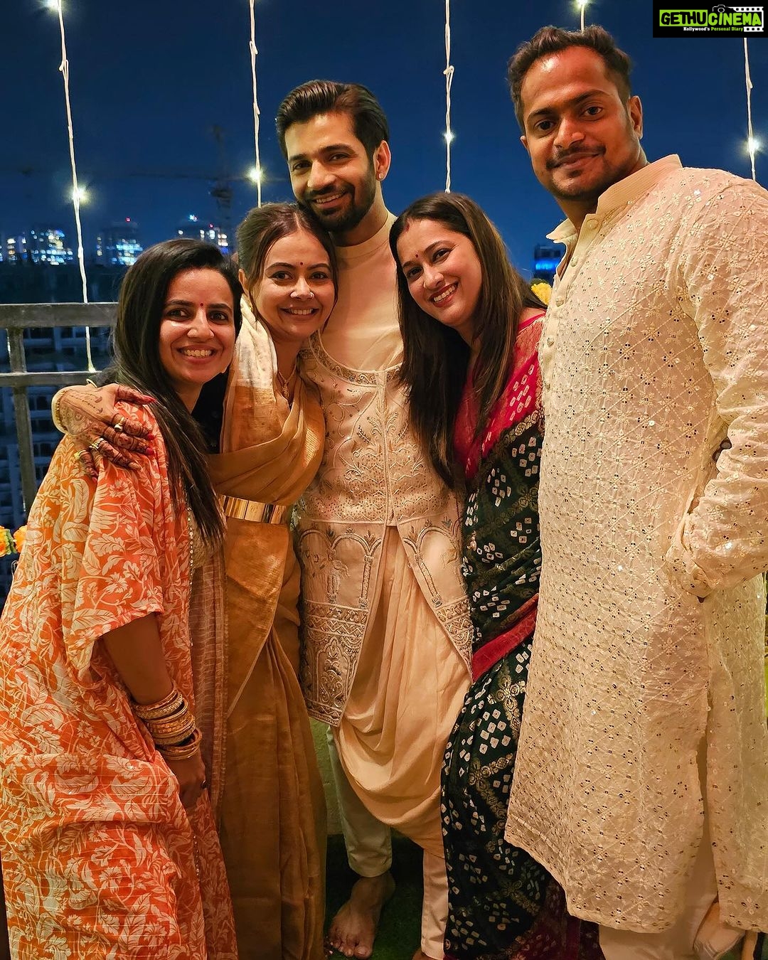 Devoleena Bhattacharjee Instagram - And indeed its A very happy Diwali. Once again Happy Deepavali everyone. 🪔❤️🪔 #diwali2023 #family #friends #diwaliparty #festivevibes #celebratinglife #devoleena #happydiwali #nightfulloflight Mumbai, Maharashtra