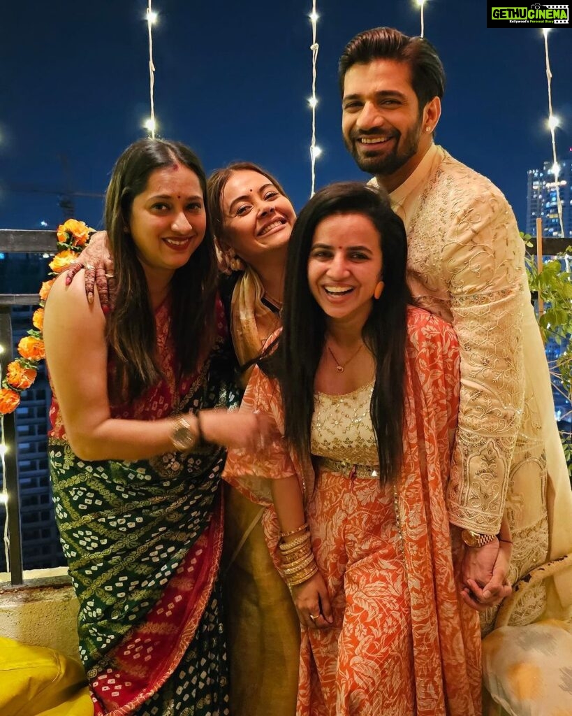 Devoleena Bhattacharjee Instagram - And indeed its A very happy Diwali. Once again Happy Deepavali everyone. 🪔❤️🪔 #diwali2023 #family #friends #diwaliparty #festivevibes #celebratinglife #devoleena #happydiwali #nightfulloflight Mumbai, Maharashtra