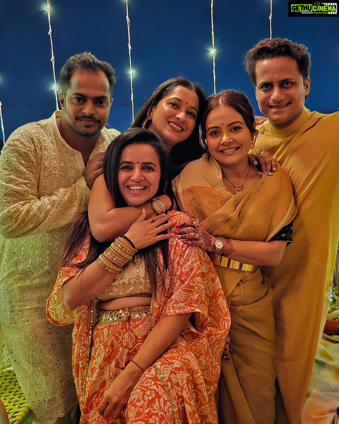 Devoleena Bhattacharjee Instagram - And indeed its A very happy Diwali. Once again Happy Deepavali everyone. 🪔❤️🪔 #diwali2023 #family #friends #diwaliparty #festivevibes #celebratinglife #devoleena #happydiwali #nightfulloflight Mumbai, Maharashtra