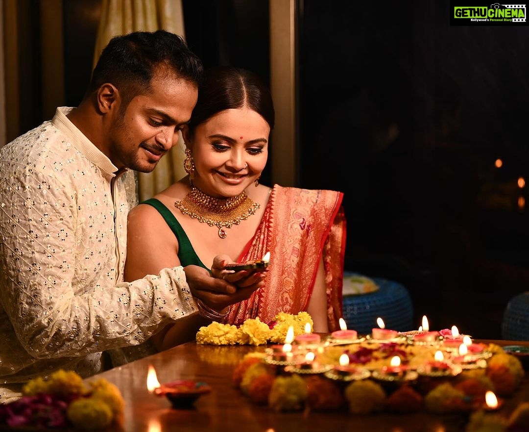 Devoleena Bhattacharjee Instagram - From Us to you all a very happy Diwali. 🪔🪔🪔 #shubhdeepawali Makeup & Hair - @makeup_by__shraddha Clicked by @fashion_btphotography #deepavali #diyas #lights #sweets #festive #couple #firstdiwaliaftermarriage❤️ #blessedlife #staysafe Mumbai, Maharashtra