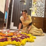 Devoleena Bhattacharjee Instagram - Happy Choti Diwali everyone ❤️🙏🏻🪔 #deepavali #diwali2023 #devoleena #chotidiwali #festivevibes #gratitude Mumbai, Maharashtra