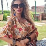 Devshi Khandur Instagram - Calm and chill 👄 @tajfortaguada #devshikhanduri #chill #work #relax #travel #explore #curlyhair #tajfortaguada #lux #enjoylife