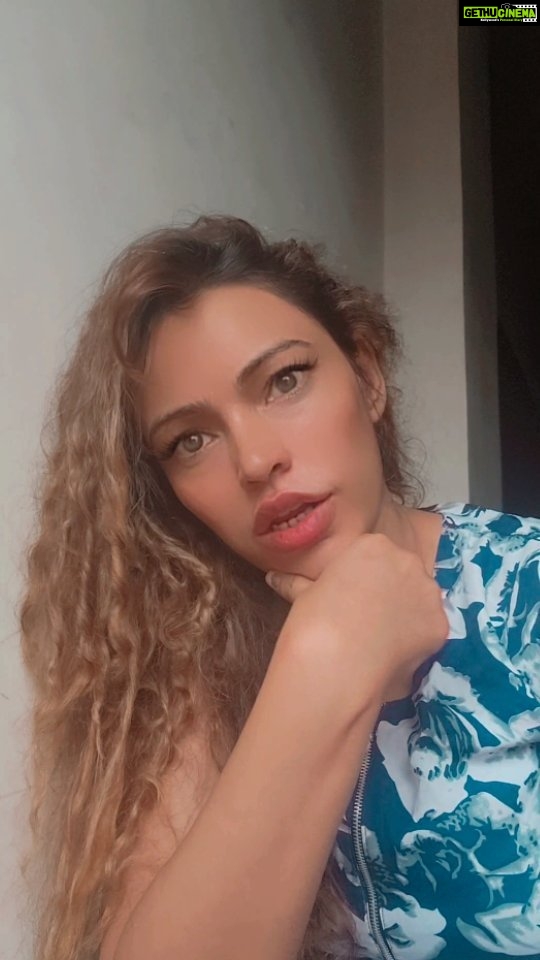 Devshi Khandur Instagram - Itna success hona hein π€π #devshikhanduri #comedy #humor #laugh #laughter #funny #funnyvideos #smile #trending #itnasuccessfulbano #acting #funnymemes #laugh #curlyhair #expression #hot #beautiful