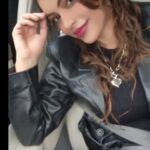 Devshi Khandur Instagram - Chunni meri rang de 🫶 #devshikhanduri #uk #unitedkingdom #london #birmingham #jaguar #chunnimerirangdelalariyamareyaardhi🚗dhenaaldhi💗 #chunnimeri❤️‍🔥 #karanaujla #yaardigaddi #buckinghampalace #softly #trending #travel #travelgram #traveluk London, United Kingdom