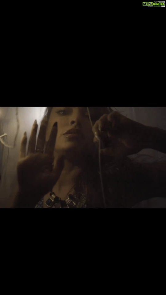 Devshi Khandur Instagram - Jaanejaan ❤️ #devshikhanduri #jaanejaan #beautiful #song #artistic #actor #performance #dark #expression #artisticshoot #dance #dancelover #dimlight #sachinjigar #kareenakapoor #sujoyghosh #netflix #balajimotionpictures #net #prop #conceptshoot
