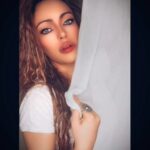 Devshi Khandur Instagram - TU CHAND KE JESA Kismat Acchi Hai Chaliye Tu Mujhko Chahe Baliye Mujhmein Dikha Tujh Ko Kya Tu Rangon Ka Mausam Hai Meri Halat He Tang Hai Tujh Ko Kya De Paunga Pyaar Tujh Ko Mujh Se Hai Yeh Tune Keh Diya, Sun Ke Mujh Ko Toh Jaise Nasha Sa Ho Gaya, Tu Chand Ke Jaisa Main Dhool Awara, Kaise Apna Milna Hogaya, Tu Chand Ke Jaisa Main Dhool Awara, Maine Toh Yeh Socha Na Tha. - Devshi khanduri #devshikhanduri #devshikhandurilyrics #poetry #song #lovesong #words #shayri #tuchandkejesa #beauty #indian #desigirl #chaand