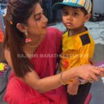 Dhamnashree Kadgaonkar Instagram - सेटवर आईला भेटायला आला कबीर!♥️ #Dhanashreekadgaonkar #BTS #Kabir #RajshriMarathiExclusive