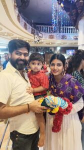 Dhamnashree Kadgaonkar Instagram - संकष्टी चतुर्थी .. Kabir’s first visit to Siddhivinayk… Vlog on my you tube channel .. do watch that .. #dhanashrikadgaonkar #kabir #durveshdeshmukh #siddhivinayaktemple #siddhivinayak #dadar #ganapatibappa Siddhi Vinayak Temple,dadar,mumbai
