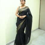 Dhamnashree Kadgaonkar Instagram - लोकमत सखी मंचं श्रावण सोहळा ... Sari and blouse by @hazelnut_butique 🖤 #brandambessador #lokmatsakhimanch #dhanashrikadgaonkar #mumbai #thane #lokmat #blacksari Mumbai, Maharashtra