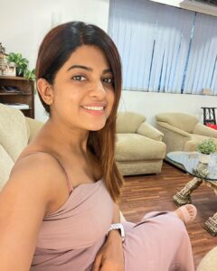 Dhamnashree Kadgaonkar Instagram - No makeup day … 
@dr.tanvivaidya_dermamd 

#dhanashrikadgaonkar #skincare #dermatologist #metime #loveurself #instagood