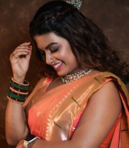 Dhamnashree Kadgaonkar Instagram - Shine bright ..⭐️⭐️🌟⭐️⭐️
#dhanashrikadgaonkar #zeemarathiofficial #jallosh_ganrayacha #instagram