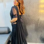 Dhamnashree Kadgaonkar Instagram - दहीहंडी 2023 Sari by @sujal_designer_boutique_ Blouse by @shilpjeet_fashion_studio #dhanashrikadgaonkar #dahihandi2023 #blacksari #loveforsari #tuchalpudha #event #fanlove #shilpirocks Ghodbandar Road Thane