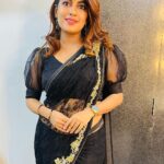 Dhamnashree Kadgaonkar Instagram - दहीहंडी 2023 Sari by @sujal_designer_boutique_ Blouse by @shilpjeet_fashion_studio #dhanashrikadgaonkar #dahihandi2023 #blacksari #loveforsari #tuchalpudha #event #fanlove #shilpirocks Ghodbandar Road Thane