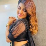 Dhamnashree Kadgaonkar Instagram - दहीहंडी 2023 Sari by @sujal_designer_boutique_ Blouse by @shilpjeet_fashion_studio #dhanashrikadgaonkar #dahihandi2023 #blacksari #loveforsari #tuchalpudha #event #fanlove #shilpirocks Ghodbandar Road Thane