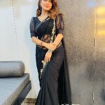 Dhamnashree Kadgaonkar Instagram - दहीहंडी 2023 Sari by @sujal_designer_boutique_ Blouse by @shilpjeet_fashion_studio #dhanashrikadgaonkar #dahihandi2023 #blacksari #loveforsari #tuchalpudha #event #fanlove #shilpirocks Ghodbandar Road Thane