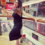 Dhamnashree Kadgaonkar Instagram - I like black because it’s classy … 🖤🖤🖤 📷by @deshmukhdurvesh #dhanashrikadgaonkar #shilpirocks #blackdress #blackred Viviana Mall