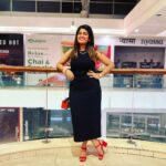 Dhamnashree Kadgaonkar Instagram - I like black because it’s classy … 🖤🖤🖤 📷by @deshmukhdurvesh #dhanashrikadgaonkar #shilpirocks #blackdress #blackred Viviana Mall