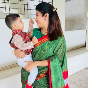 Dhamnashree Kadgaonkar Instagram - Just some pure love ❤️ Me and Kabir .. ❤️🥰 #dhanashrikadgaonkar #kabir #lovemomson #cutest