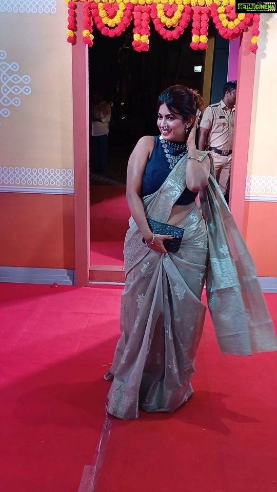 Dhamnashree Kadgaonkar Instagram - झी मराठी पुरस्कार २०२३ सोहळ्यात छान व सुदंर पेहरावात धनश्री काडगावकरची रेड कार्पेटवर हजेरी... #zeemarathiofficial #zeemarathi #award #zma #redcarpet #newpost #marathiaaplakatta #dhanshreekadgaonkar