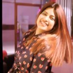 Dhamnashree Kadgaonkar Instagram - “REAL IN REEL“ 🎞️ Celebrity actress DHANASHRI KADGAONKAR she is …. A MOTHER 👩‍👦 she is …. A WIFE 👰‍♀️ she is …. A DAUGHTER 👧 she is …. An ARTIST 😇 she is …. A WOMAN with dreams 🥰 More than anything she is a human who too needs to rejuvenate & relax, so that she can regain her energy to entertain us & handle her family life. THE REAL STORY OF ACTRESS DHANASHRI KADGAONKAR @kadgaonkar_dhanashri Regaining her beauty with extreme pamperful services @debeautyloungee #dhanashrikadgaonkar #debeautyloungethane #hairtransformation #haircare #makeover #celebritymakeover #marathiactress #tuchalpudha #tuzyatjeevrangala #bestsaloninthane Thane West, Mumbai