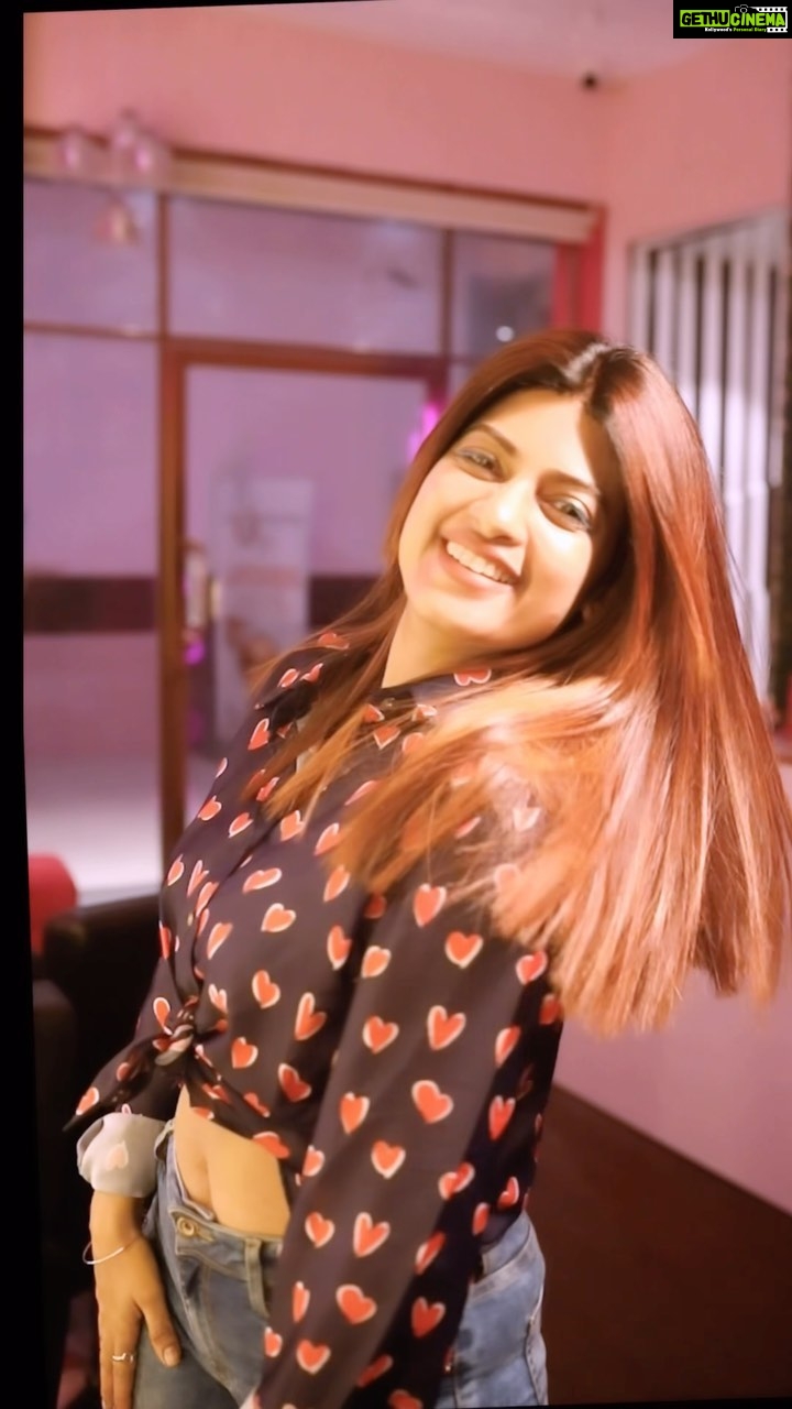 Dhamnashree Kadgaonkar Instagram - “REAL IN REEL“ 🎞️ Celebrity actress DHANASHRI KADGAONKAR she is …. A MOTHER 👩👦 she is …. A WIFE 👰♀️ she is …. A DAUGHTER 👧 she is …. An ARTIST 😇 she is …. A WOMAN with dreams 🥰 More than anything she is a human who too needs to rejuvenate & relax, so that she can regain her energy to entertain us & handle her family life. THE REAL STORY OF ACTRESS DHANASHRI KADGAONKAR @kadgaonkar_dhanashri Regaining her beauty with extreme pamperful services @debeautyloungee #dhanashrikadgaonkar #debeautyloungethane #hairtransformation #haircare #makeover #celebritymakeover #marathiactress #tuchalpudha #tuzyatjeevrangala #bestsaloninthane Thane West, Mumbai