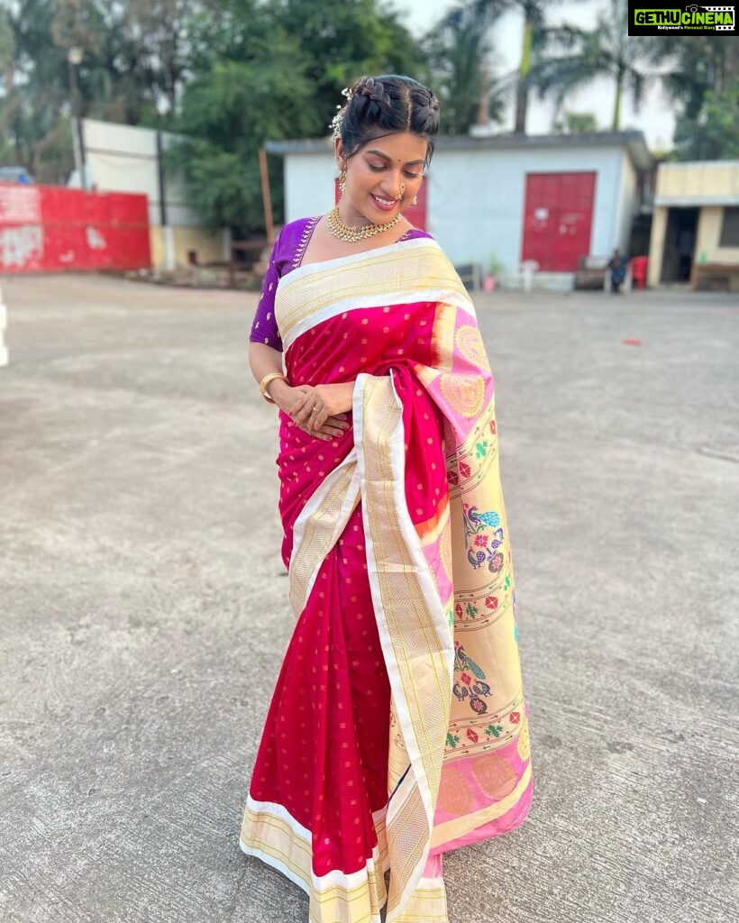 Dhamnashree Kadgaonkar Instagram - Saree is epitome of poise, grace and beauty… Beautiful sari by @pandatpaithani Blouse and jewellery by @jizajewellerystudio Hair by @_sgmakeover Malad West