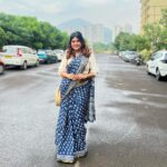 Dhamnashree Kadgaonkar Instagram - Some 90’s feel .. 💙💙💙💙 Sari gifted by @nehavasagadekar 💙 PNG silver jewellery gifted by my नणंद #uma @pngjewellers Hair by @_sgmakeover Mumbai, Maharashtra