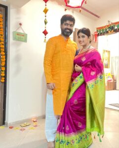 Dhamnashree Kadgaonkar Instagram - Diwali 🪔 2023 

#dhanashrikadgaonkar #diwali #laxmipujan #us #newhome