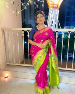 Dhamnashree Kadgaonkar Instagram - Diwali 🪔 2023 

#dhanashrikadgaonkar #diwali #laxmipujan #us #newhome