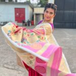 Dhamnashree Kadgaonkar Instagram - Saree is epitome of poise, grace and beauty… Beautiful sari by @pandatpaithani Blouse and jewellery by @jizajewellerystudio Hair by @_sgmakeover Malad West