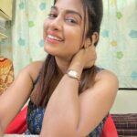 Dhamnashree Kadgaonkar Instagram - Just some makeup room selfies… #dhanashrikadgaonkar #selflove #selfie #shilpirocks #tuchalpudha #zeemarathiofficial #nomakeup #nomakeupmakeup Ghodbandar Road Thane