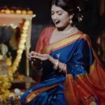 Dhamnashree Kadgaonkar Instagram - लख लख चंदेरी तेजाची न्यारी दुनिया 🪔💫 ✨ 🪔 ॥ चंद्रलेखा ॥ ॥ खण पैठणी ॥ ॥Diwali Edit ॥ The origin of Chandrakor bindis is hidden deep within the rise of the Maratha empire. It is said that Chatrapati Shivaji Maharaj was the one who made these Bindis famous as he always wanted to ensure that Swarajya becomes as luminous and bright as the moon. And, we think this is why even Sai Bai always likes to adorn herself with a bindi. Outfit by @k2fashioncloset Shoot Style and Managed by @ketaki_ashish @stylebyk2 MUA @priyankapore_makeupartist Photoshoot by @cinematicwala These sarees can be worn by women on different occasions. The peacock blue colour of the saree with golden Paithani borders and chabdrakor motifs gives the saree a royal look. Pallu and blouse is handcrafted with “Do Hanson ka Joda” … These beautiful sarees are the perfect showstoppers for Wedding and Festivals. ‼️ This Top, Design and All Images are Subjected to Copyrighted and taken by team K2 ©️ ‼️P.S : Do not use this Image on social media and Design without our Permission.. it may lead to legal action… Stay tuned & stay safe . . ________________________________ Follow us: @k2fashioncloset Follow us: @k2fashioncloset Follow us: @k2fashioncloset —————————————— . . . #k2fashioncloset #newcollection #dhanshreekadgaonkar #diwalishoot #diwalishoot2023 #khann #handcrafted #diwalishoot #diwalishoot2023 #saree #reelsvideo #reelsinstagram #reelsinstagram #making #viralreels #visit #shop #tradition