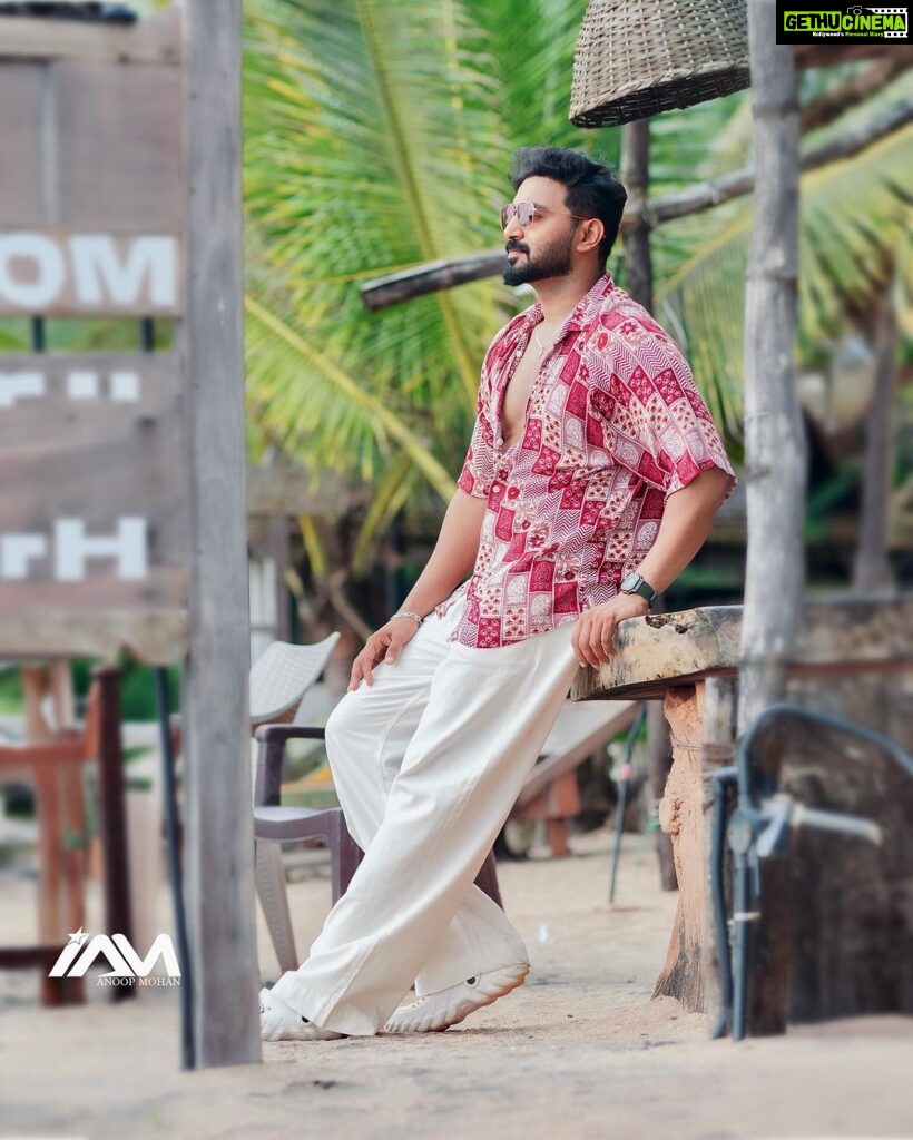 Dhanya Mary Varghese Instagram - We are like seashells upon the beach, beautiful and unique with a story of its own to tell… DOP : @iamanoopmohan Costume : @swag._outfits MUA : @shanthi__praveen #johnjacob #actor #thalassophile #positivevibes #photoshoot #lifewithjod #asianet #beachside
