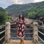 Dhivya Duraisamy Instagram - @maheswarichanakyan @naanungalfj @kiran.drk #tirunelveli #Hotstar_web_series #manimutharudam #agasthiyarfalls