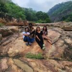 Dhivya Duraisamy Instagram - @maheswarichanakyan @naanungalfj @kiran.drk #tirunelveli #Hotstar_web_series #manimutharudam #agasthiyarfalls