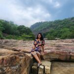 Dhivya Duraisamy Instagram - @maheswarichanakyan @naanungalfj @kiran.drk #tirunelveli #Hotstar_web_series #manimutharudam #agasthiyarfalls