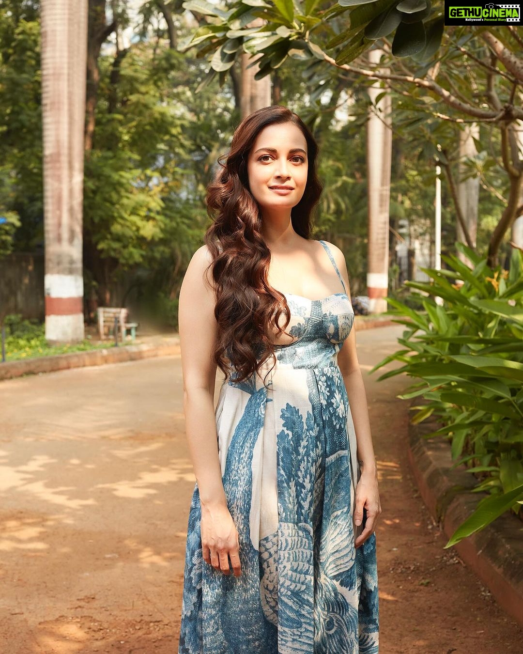 Dia Mirza Instagram - Ujjaloan ko parchaeeyon se naapte hain naβ¦ π¦ποΈπβ°οΈβ¨ #DhakDhak Outfit @yam.india Jewellery @silverstreakstore Styled by @theiatekchandaney Hair @vithikajaiswal Make Up @shraddhamishra8 Managed by @shruti8711 @exceedentertainment Photos by @shivamguptaphotography #VocalForLocal #MadeInIndia